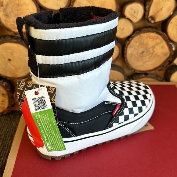 NWT slip on vansgaurd boot - Picture 2 of 3